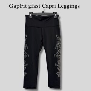Gap Fit Gfast Capri Leggings Black with Leaf Design